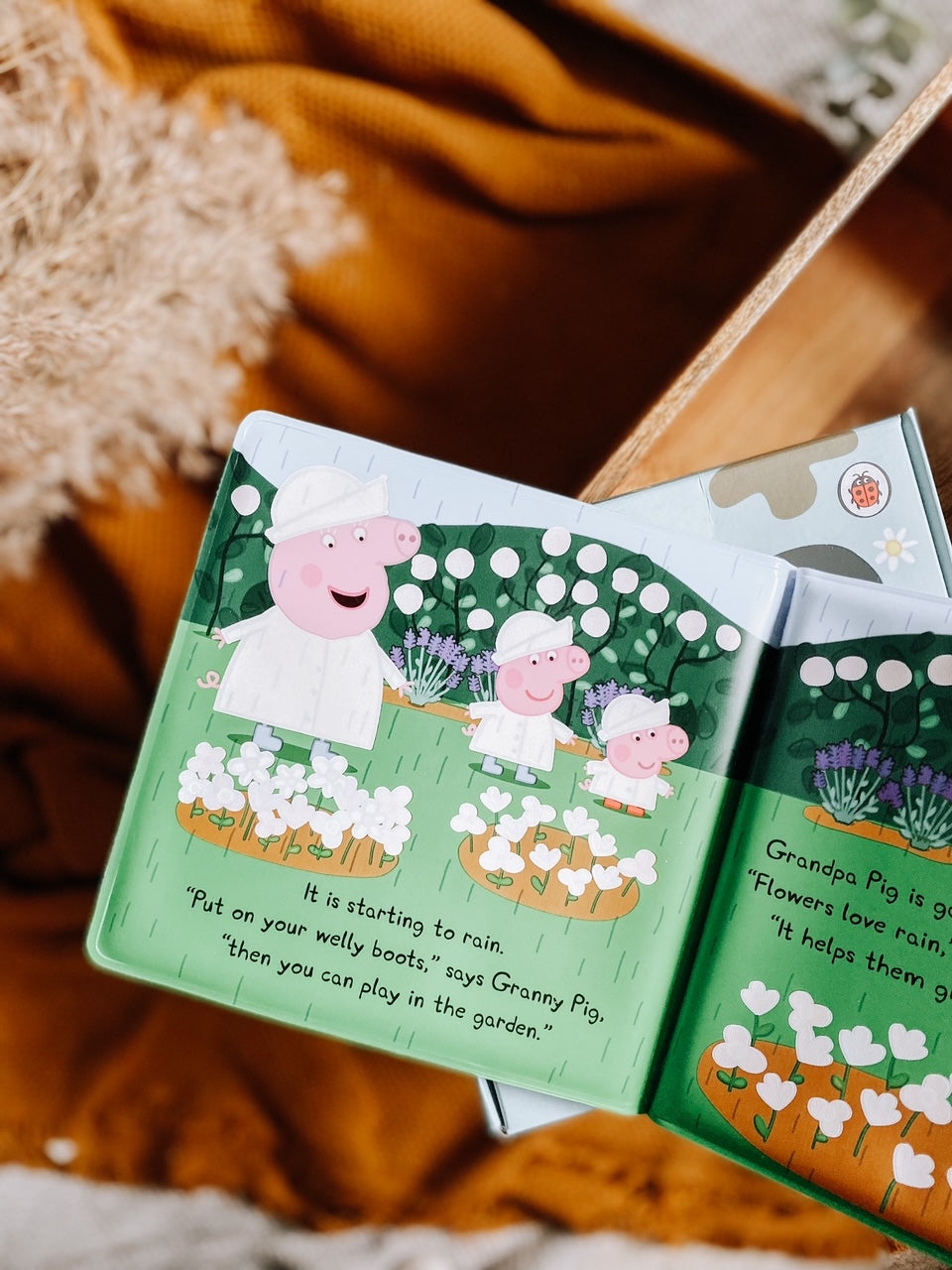 Peppa Pig: Peppa's Magic Bath Book : A Colour-Changing Book
