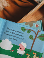 Load image into Gallery viewer, Peppa Pig: Peppa&#39;s Magic Bath Book : A Colour-Changing Book
